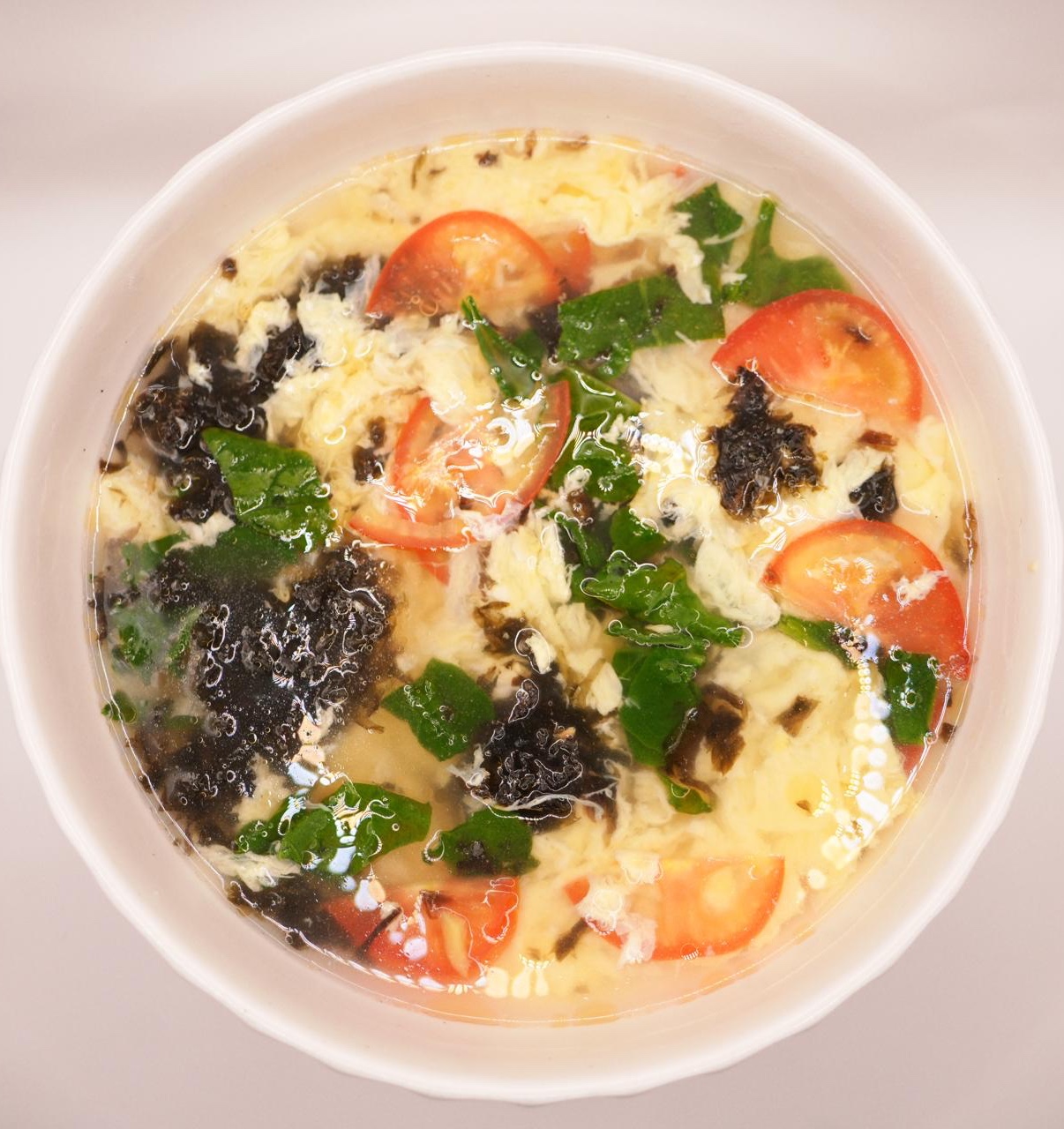 شوربة بيض بالطماطم