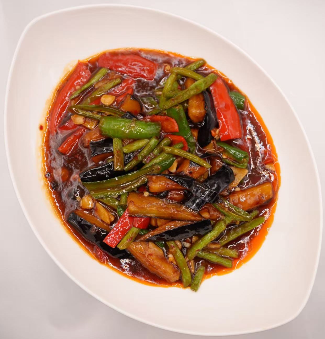 باذنجان مقلي مع فاصوليا خضراء