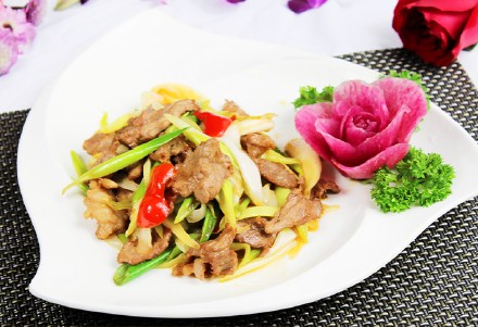 لحم بالكراث