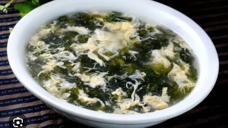 Yumurtalı yosun çorbası