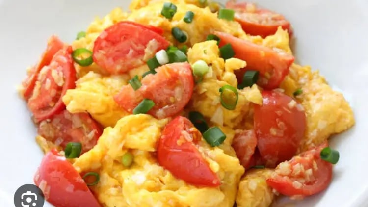 Domatesli yumurta kavurması